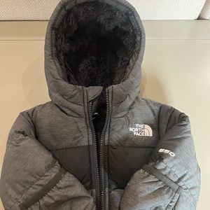 North Face. Only worn 3 x’s brand new condition. Beautiful, warm coat.